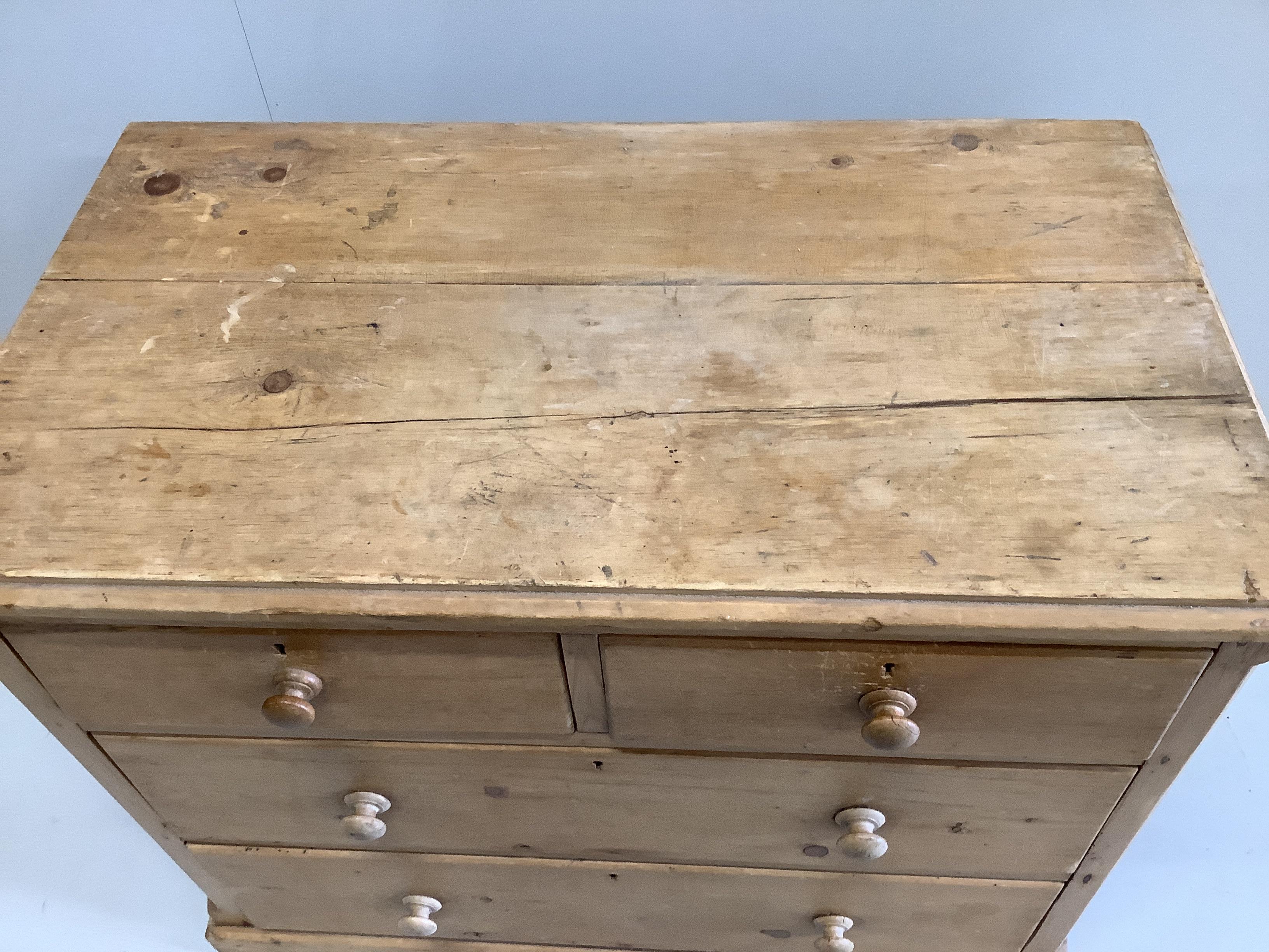 A small Victorian pine four drawer chest, width 90cm, depth 49cm, height 73cm